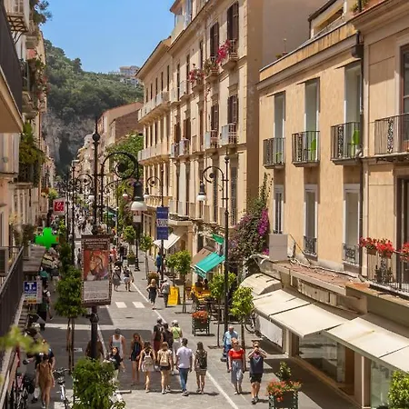 Comfy 4 Sleeps Right In The Centre Апартаменты