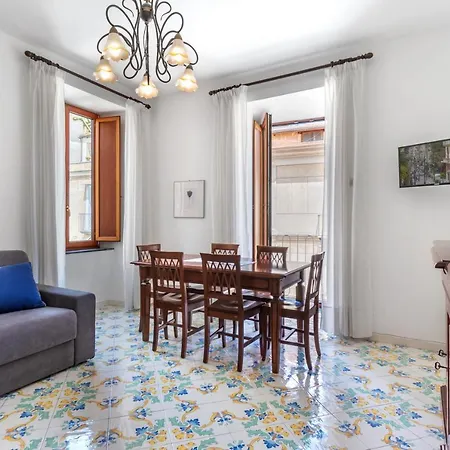 Comfy 4 Sleeps Right In The Centre Sorrento