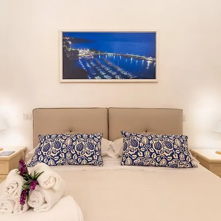 Comfy 4 Sleeps Right In The Centre Sorrento